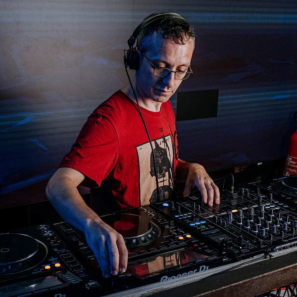 Rubén Seoane at Moog flyer